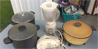 3 FRYERS & BLENDER - NEED TO BE CLEANED