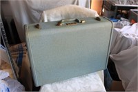 VINTAGE SEAMIST BLUE MEDIUM SAMSONITE SUITCASE