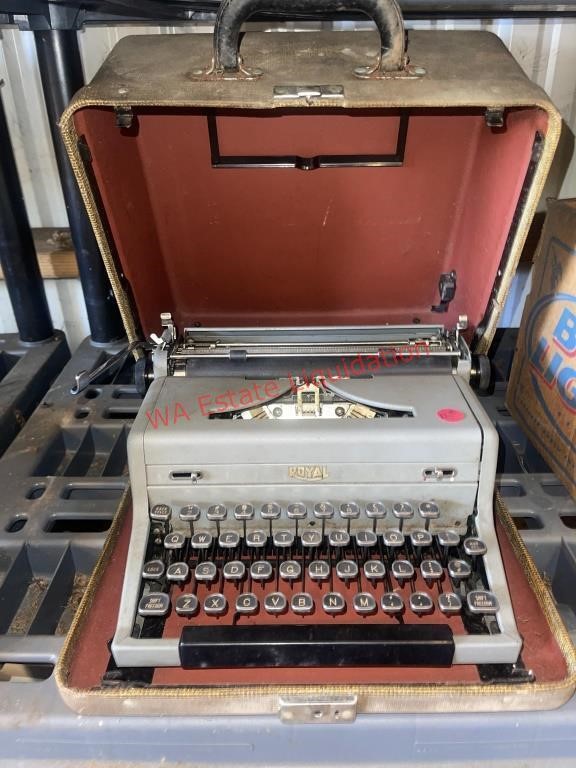 Royal Type Writer in Box