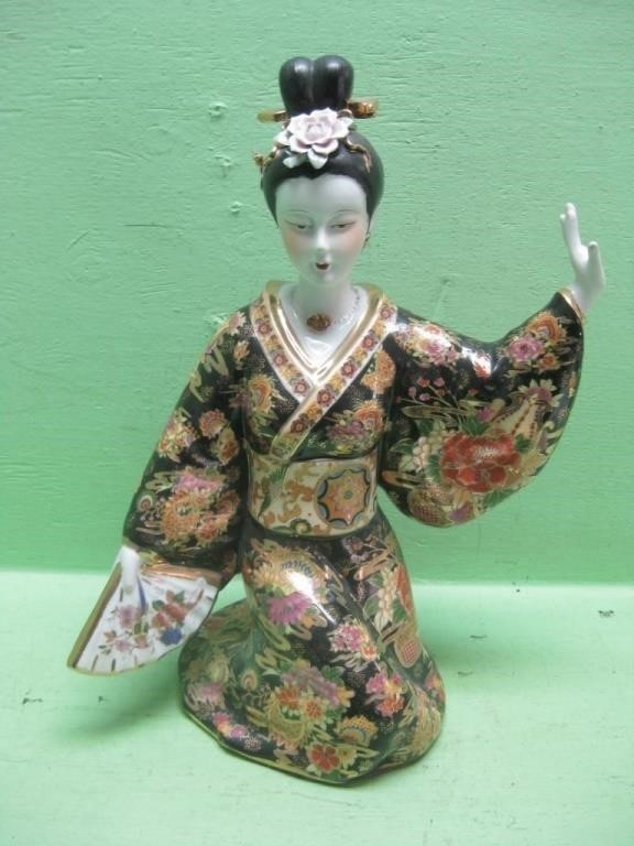 18" Japanese Hand Painted Porcelain Geisha