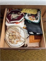 Contents of drawer, oven mits