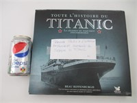 Coffret sur l'histoire du Titanic comprenant 30