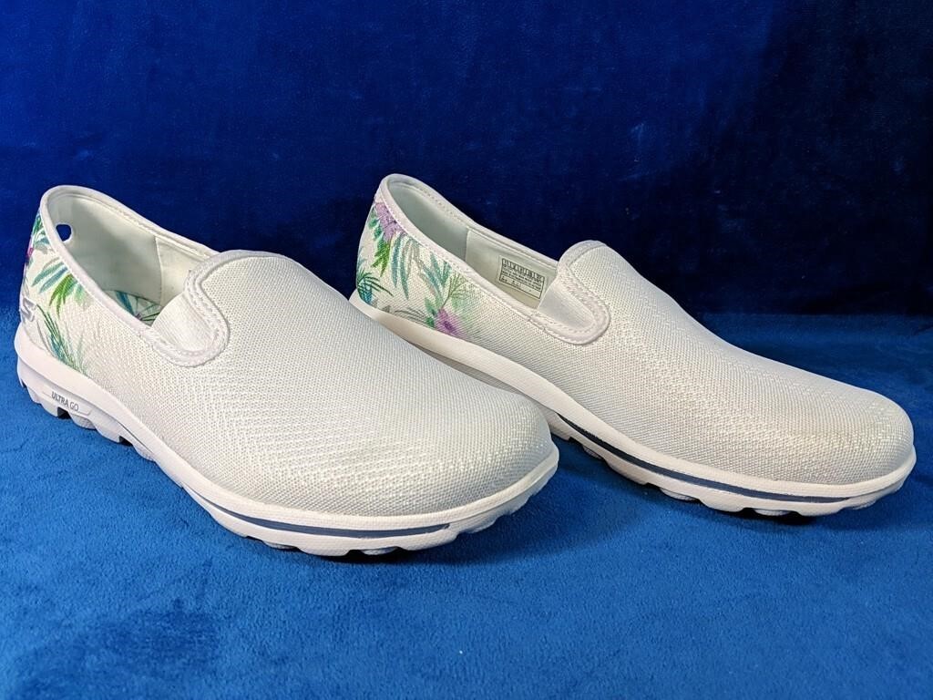 NEW Womens Skechers Ultra Go Walk slip-ons, size