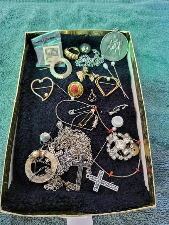 Assortment of necklace & misc items