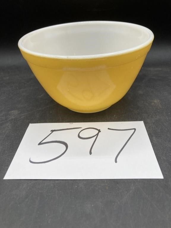 Vintage Pyrex Yellow401 Bowl