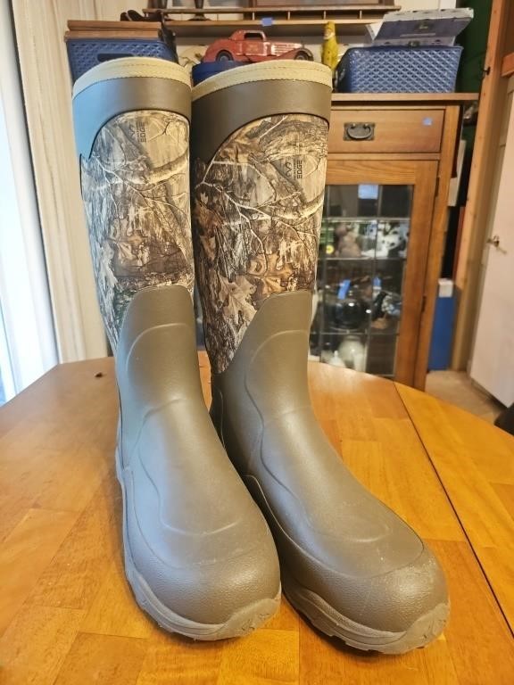 LaCrosse Realtree Edge us 14 boots.