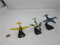 3 avions de guerre en métal