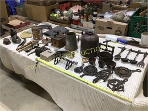 Lo misc vintage cast iron and decorator items,