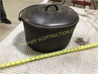 Large vintage unmarked oval lidded pot, 1300 A o