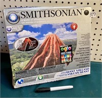 SMITHSONIAN SET IN BOX