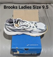 NEW Brooks Ladies Running Shoes Size 9.5