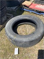 115) 225/70R 22.5 tire