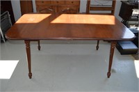 Mahogany Dining Table With 2 Leafs