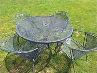 Round Patio Table & (4) Chairs