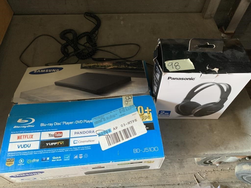 Still in box Samsung BLUE RAY DVD player and a Pan