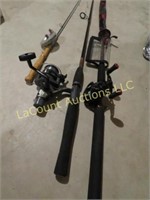 3 fishing rods w reels excellent condition