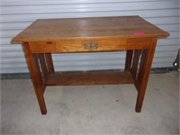 Beautiful oak library desk 30x40x24