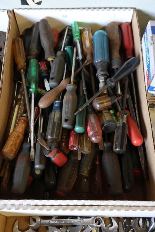 BOX OF SCREWDRIVERS