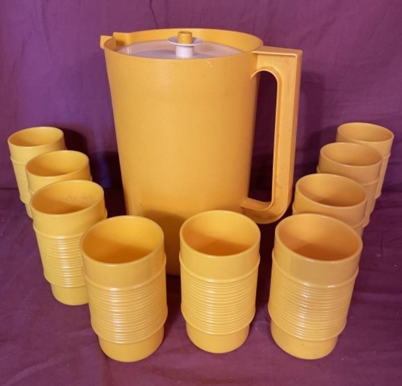 Tupperware set