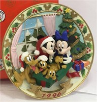 Enesco Mickey And Minnie Dated Bas Relief Plate