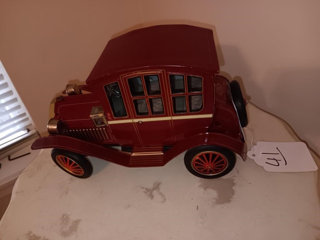 Battery operated vintage tin toy 9.5 inches long