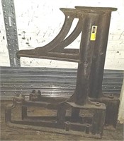 Cast Iron Industrial Table Legs 29"x25" (bidding