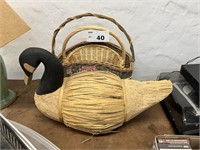 LOON DECOR AND BASKETS LOT