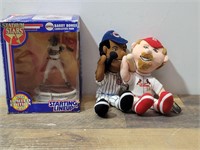 Barry Bonds figurine,2 baseball plush
