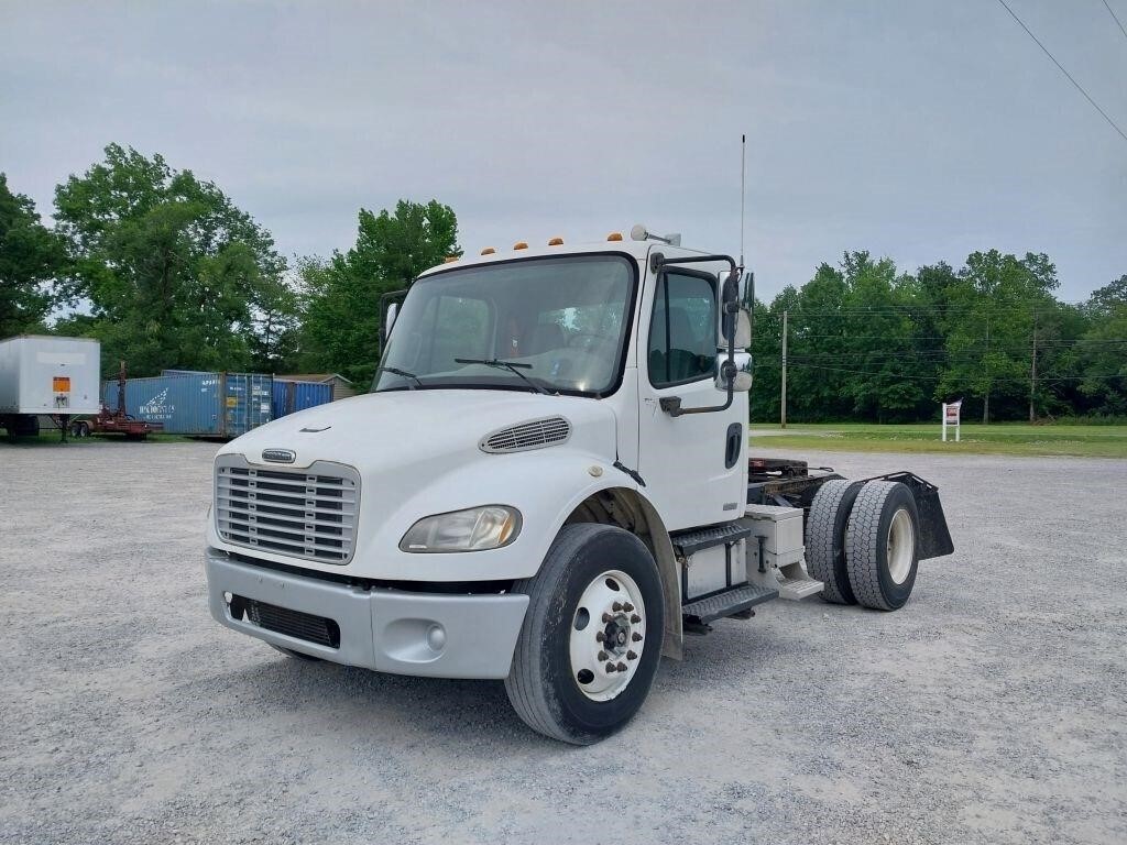 TITLED 2007 Freightliner M2 Semi Truck