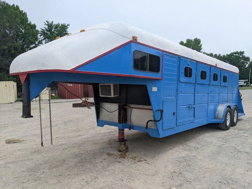 TITLED 1991 Trail Magic (blue) 4 Horse trailer