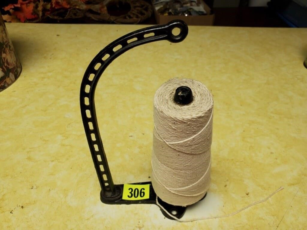 Thread spool holder