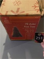 7ft Aster Pine Tree, Stand & Lights