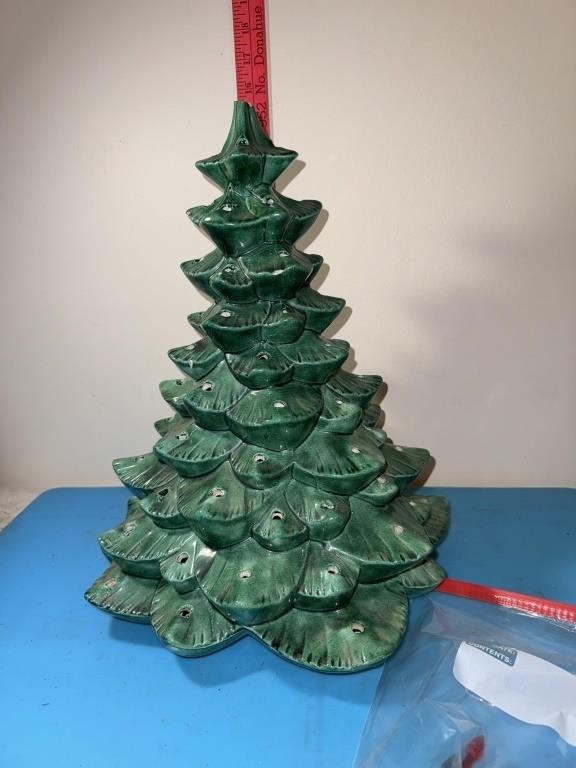 Arnels ceramic Christmas tree 15” tall vintage