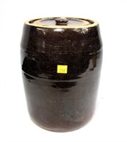 Stoneware 2 gallon brown crock with lid, lid has
