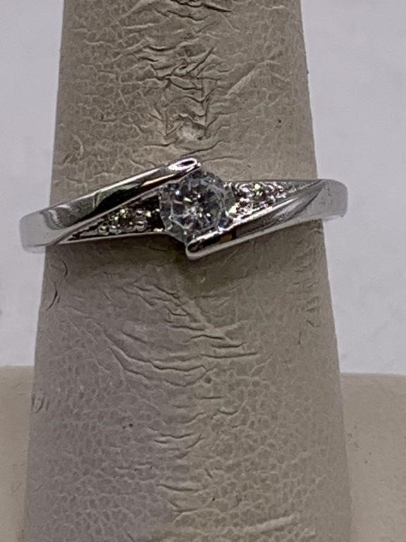 PRETTY STERLING SILVER RING