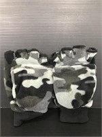 Gray camo Thinsulate mittens