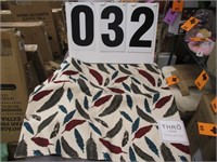 FANCY FEATHERS ACCENT RUG BY THRO