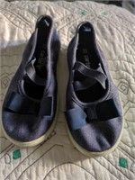 Carter slip ons size 11 youth