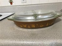 GOLD PYREX DISH WITH LID, 1 1/4 QT DIVIDED DISH