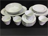 Service for 4 Cameo by Gildhar Porcelain Dishes