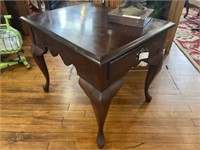 Mahogany Queen Anne Style End Table