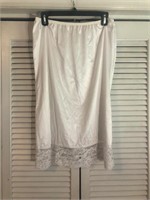 VINTAGE VASSARETTE HALF SLIP LACE TRIM XL