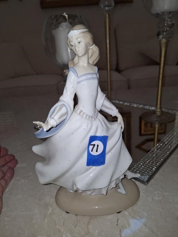 LLADRO FIGURE (CHIPPED FINGERS)