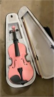 Pink violin, broke strings