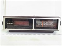 Vintage International electronic clock radio