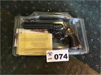 CROSSMAN 357 AIR GUN W EXTRA MAG ( pellet gun)