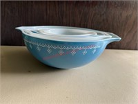 Pyrex Nesting Bowls Snowflake