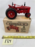 ERTL Farmall H 1/16 Scale #414