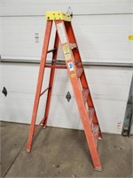 Werner fiberglass 6' step ladder
rated for 300