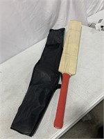 CRICKET BAT WITH CARRYING CASE, 33 IN., USED /